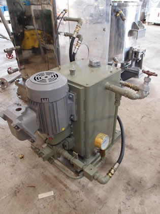 真空<br>プラネタリー<br>ミキサー<br><br>羽根：門型<br>90度ひねり