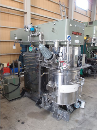 真空<br>プラネタリー<br>ミキサー<br><br>羽根：門型<br>90度ひねり