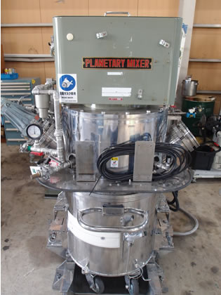 真空<br>プラネタリー<br>ミキサー<br><br>羽根：門型<br>90度ひねり