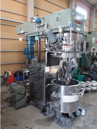 真空<br>プラネタリー<br>ミキサー<br><br>羽根：門型<br>90度ひねり