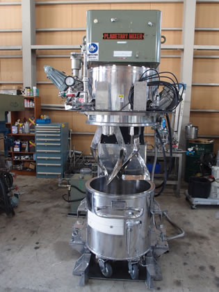 真空<br>プラネタリー<br>ミキサー<br><br>羽根：門型<br>90度ひねり