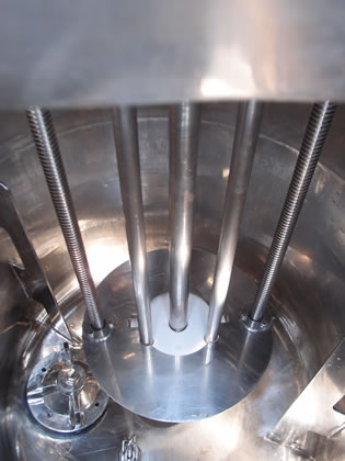 真空脱泡<br>乳化<br>ホモミキサー<br>底部<br>パルセーター<br><br>撹拌タンク