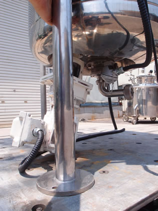 真空脱泡<br>乳化<br>ホモミキサー<br>底部<br>パルセーター<br><br>撹拌タンク