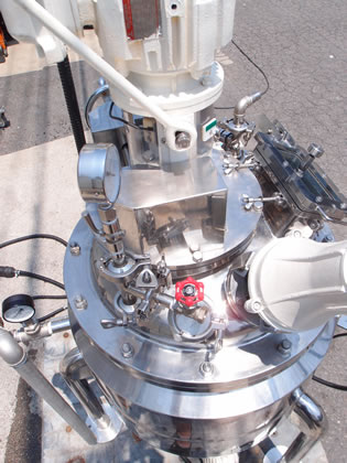 真空脱泡<br>乳化<br>ホモミキサー<br>底部<br>パルセーター<br><br>撹拌タンク