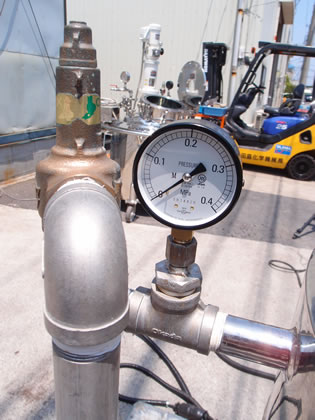 真空脱泡<br>乳化<br>ホモミキサー<br>底部<br>パルセーター<br><br>撹拌タンク