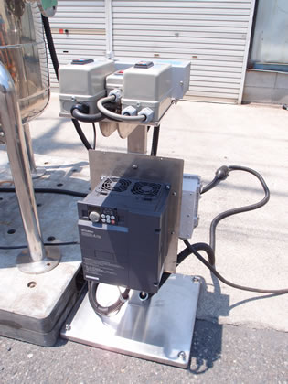 真空脱泡<br>乳化<br>ホモミキサー<br>底部<br>パルセーター<br><br>撹拌タンク