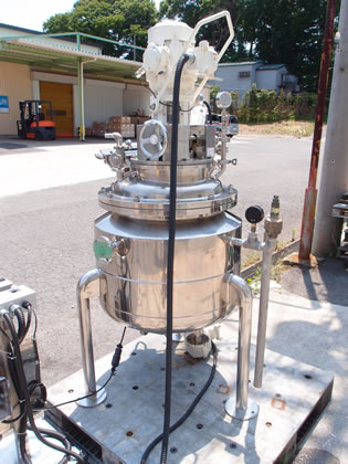 真空脱泡<br>乳化<br>ホモミキサー<br>底部<br>パルセーター<br><br>撹拌タンク