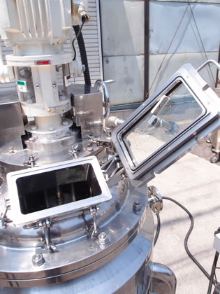 真空脱泡<br>乳化<br>ホモミキサー<br>底部<br>パルセーター<br><br>撹拌タンク