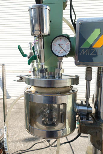 真空乳化装置<br><br>真空乳化釜<br><br>アジホモミキサー