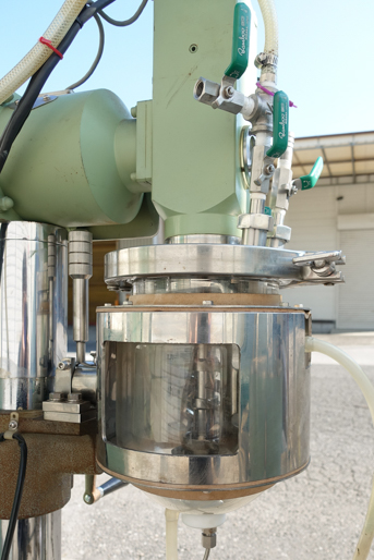 真空乳化装置<br><br>真空乳化釜<br><br>アジホモミキサー