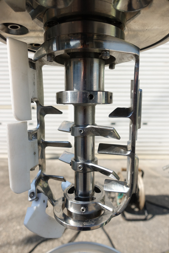 真空乳化装置<br><br>真空乳化釜<br><br>アジホモミキサー