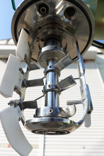 真空乳化装置<br><br>真空乳化釜<br><br>アジホモミキサー