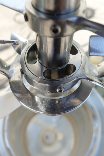 真空乳化装置<br><br>真空乳化釜<br><br>アジホモミキサー