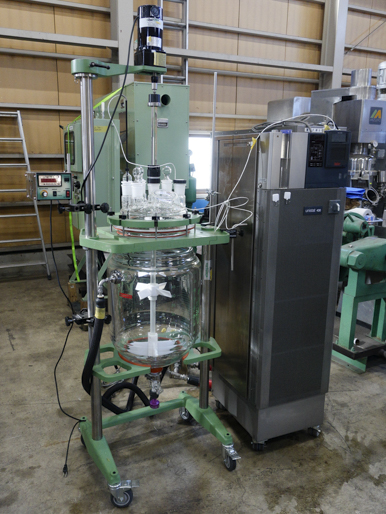 【1】<br>ガラス反応釜<br><br>精密温調器