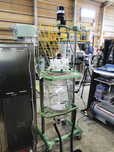 【1】<br>ガラス反応釜<br><br>精密温調器