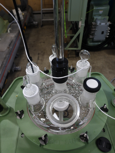 【1】<br>ガラス反応釜<br><br>精密温調器