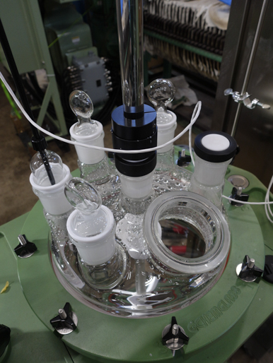 【1】<br>ガラス反応釜<br><br>精密温調器