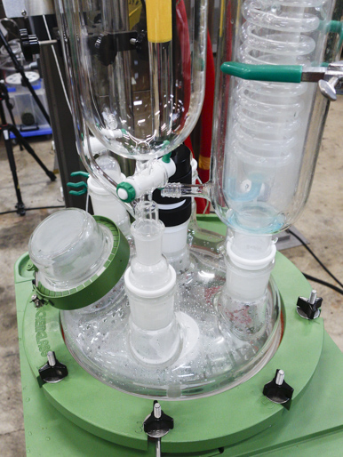 【2】<br>ガラス反応釜<br><br>精密温調器