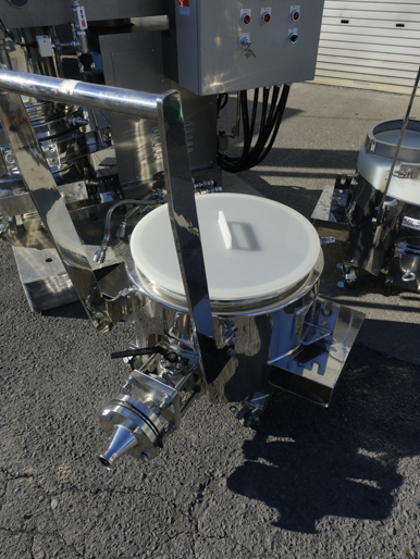 プラネタリーミキサー<br><br>ラムプレス付き