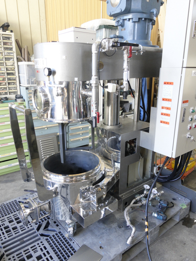 プラネタリーミキサー<br><br>ラムプレス付き