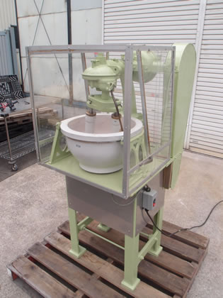 石川式<br>撹拌擂潰機<br><br>ライカイ機