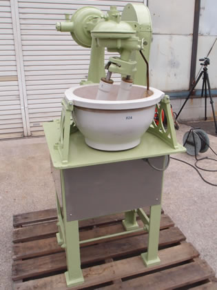 石川式<br>撹拌擂潰機<br><br>ライカイ機