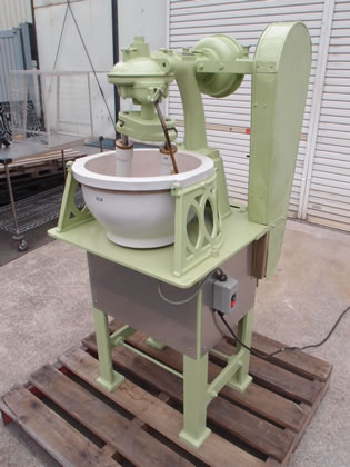 石川式<br>撹拌擂潰機<br><br>ライカイ機