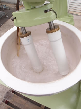 石川式<br>撹拌擂潰機<br><br>ライカイ機