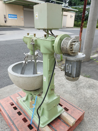 石川式<br>撹拌<br>擂潰機<br>(ライカイ機)