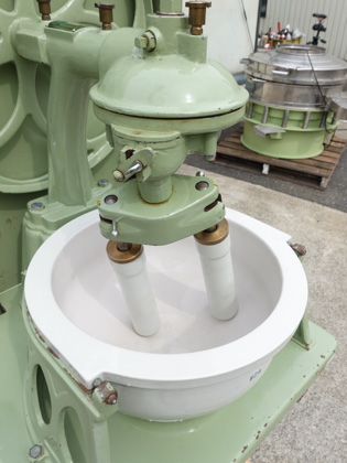 石川式<br>撹拌<br>擂潰機<br><br>ライカイ機