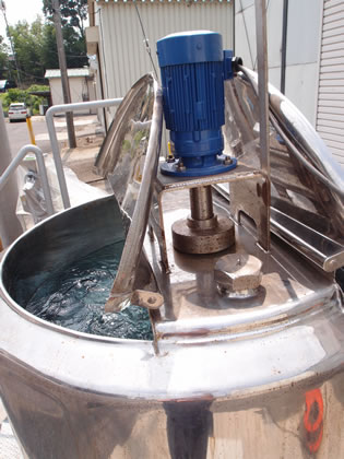 SUS<br>撹拌槽<br><br>パスチ<br>ライザー