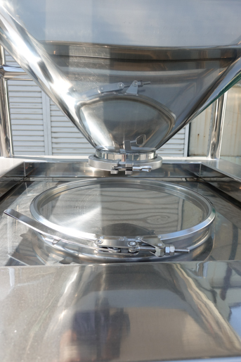 角型粉体<br>ホッパータンク<br><br>粉体用IBC