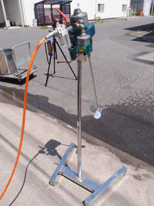 エアー<br>モーター式<br>可搬式<br>撹拌機