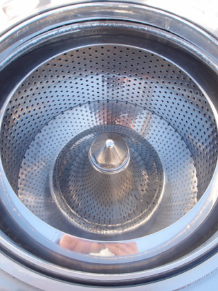 上部排出型<br>遠心分離機<br><br>バスケット<br>遠心分離機