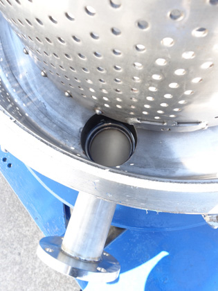 ケーシング<br>開放可能<br><br>上部排出型<br>遠心分離機