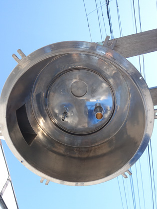 ケーシング<br>開放可能<br><br>上部排出型<br>遠心分離機