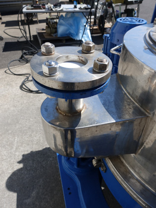 ケーシング<br>開放可能<br><br>上部排出型<br>遠心分離機