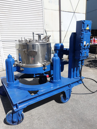 ケーシング<br>開放可能<br><br>上部排出型<br>遠心分離機