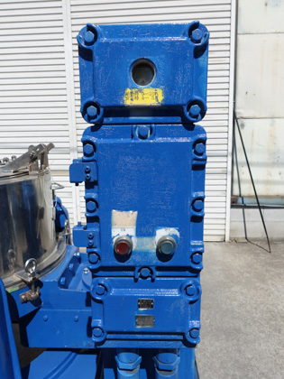 ケーシング<br>開放可能<br><br>上部排出型<br>遠心分離機