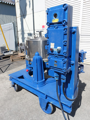 ケーシング<br>開放可能<br><br>上部排出型<br>遠心分離機