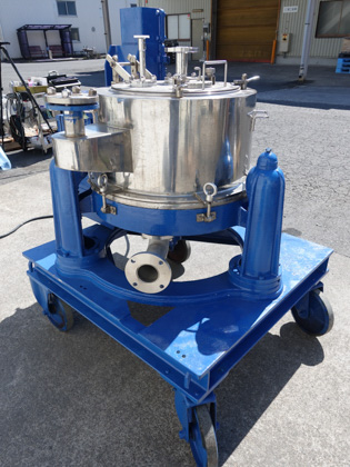 ケーシング<br>開放可能<br><br>上部排出型<br>遠心分離機