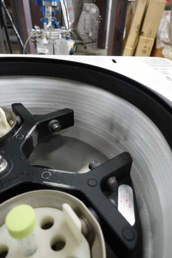 小型冷却型<br>遠心分離機