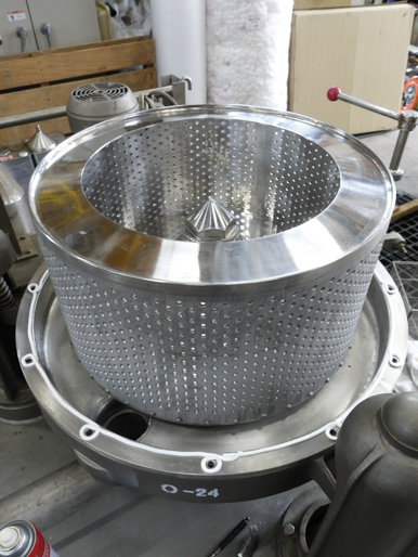 SUS316<br>バスケット式<br>上部排出型<br>遠心分離機