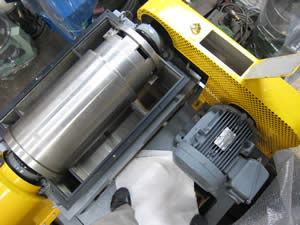 デカンタ<br>連続式<br>遠心分離機