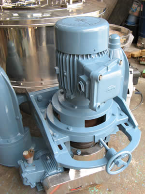 底部排出型<br>遠心分離機<br>バスケット型