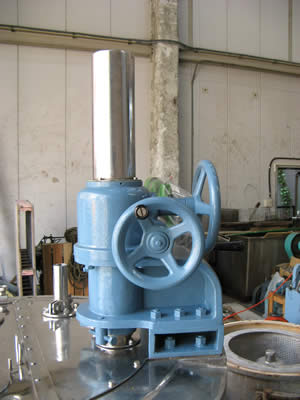 底部排出型<br>遠心分離機<br>バスケット型