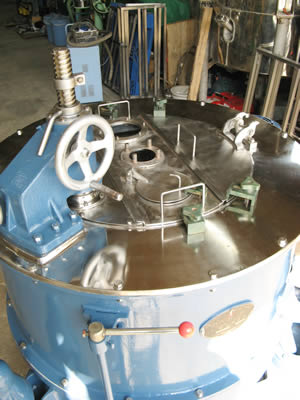 底部排出型<br>遠心分離機<br>バスケット型