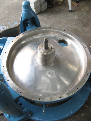 上部排出型<br>遠心分離機<br>バスケット型