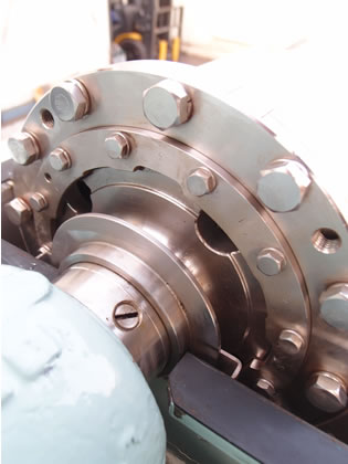 連続式<br>遠心分離機<br><br>デカンター