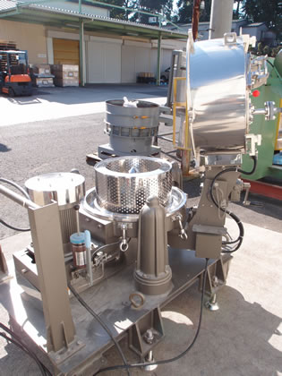 ケーシング<br>開閉型<br>上部排出型<br>遠心分離機